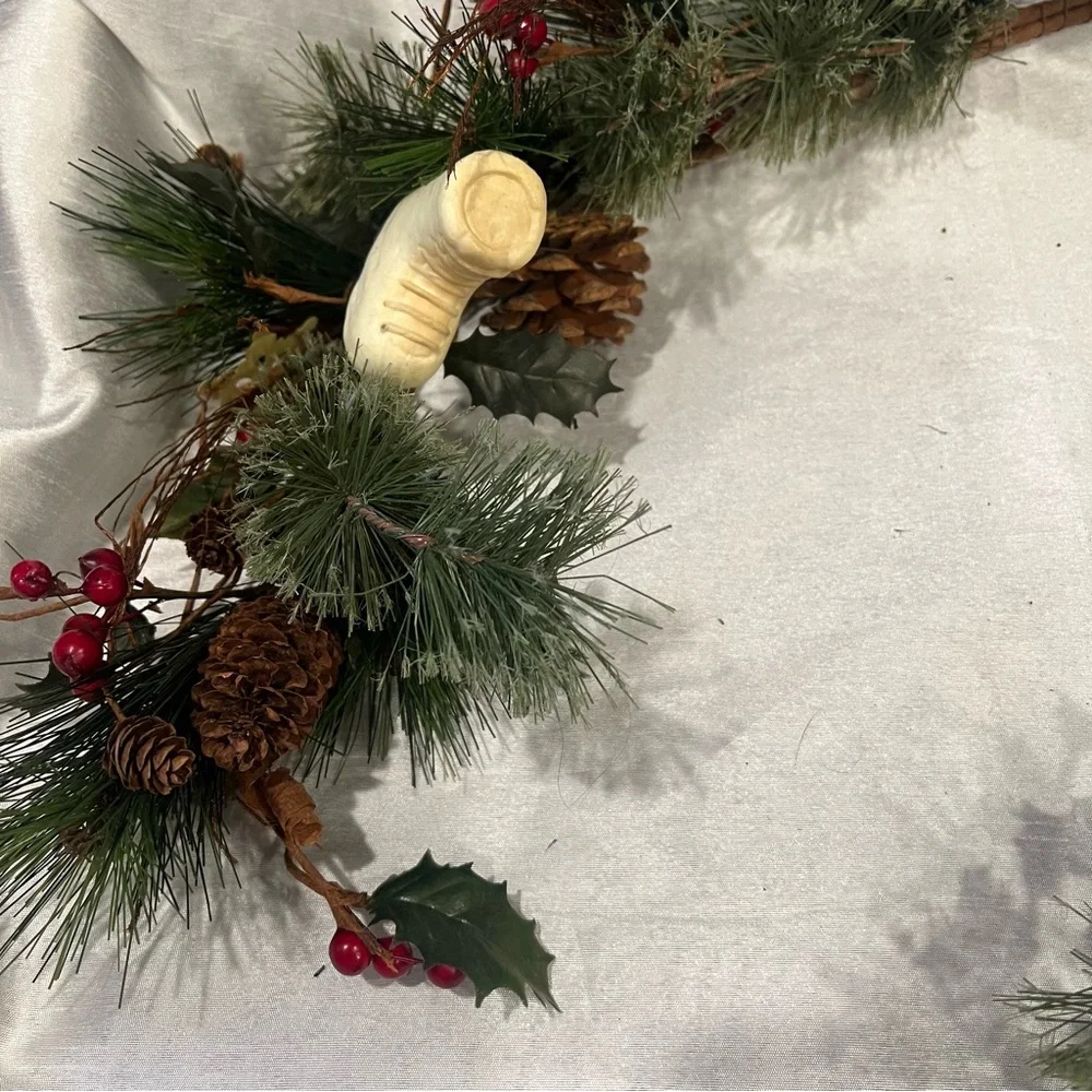 4’ Festive Holiday Garland with Red Berries and‎ Pinecones & ice skates